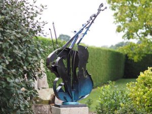 Metalen beeld - Tuinbeeld - beeld - cello - 148 cm hoog - voor huis en tuin Bronzartes