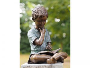 Tuinbeeld - bronzen beeld - Jongen met boek - Bronzartes - 40 cm hoog