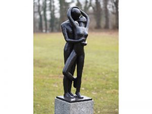 Tuinbeeld - bronzen beeld - Modern kussend liefdespaar - 98 cm hoog Bronzartes