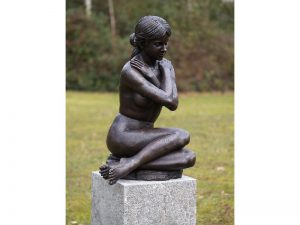 Tuinbeeld - bronzen beeld - Zittend naakt - 75 cm hoog Bronzartes
