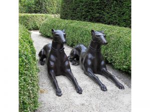 Tuinbeeld - bronzen beeld - Paar liggende honden - 54 cm hoog