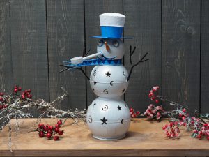 Metalen beeld - Kerst - Sneeuwpop - 45 cm hoog - rood