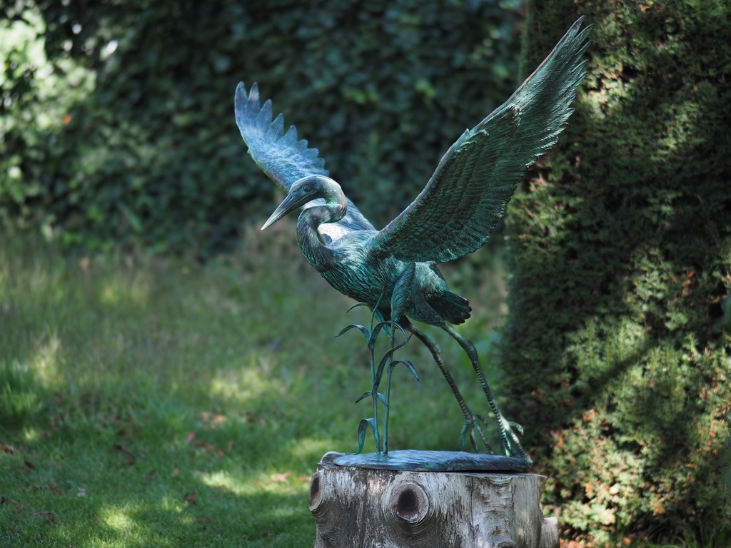 Tuinbeeld - bronzen beeld - Vliegende kraanvogel