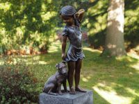Tuinbeeld - bronzen beeld - Meisje met hond Bronzartes